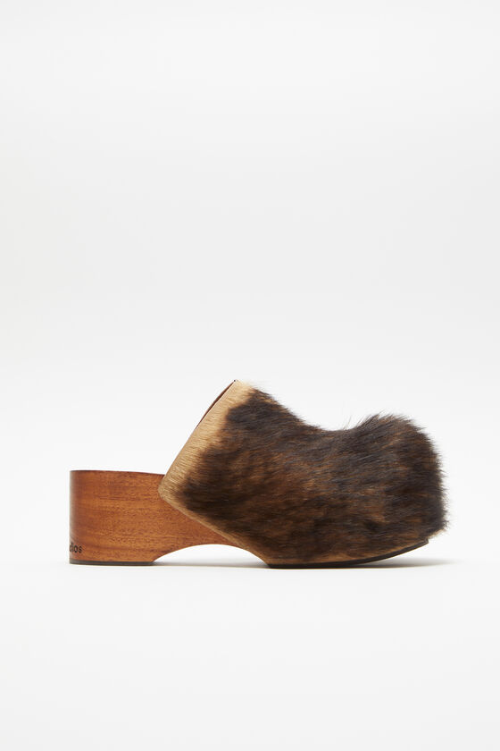 Acne Studios Haarige Holzclogs Preisnachlass