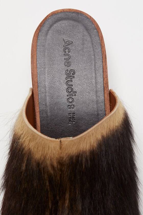 Acne Studios Haarige Holzclogs Preisnachlass