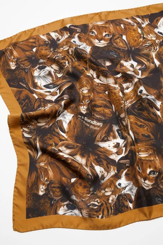 Acne Studios Bedruckter Seidenschal Cyber Monday