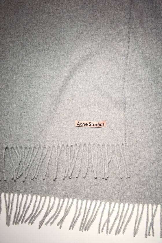 Acne Studios Oversized-Wollschal mit Fransen Große Rabatte