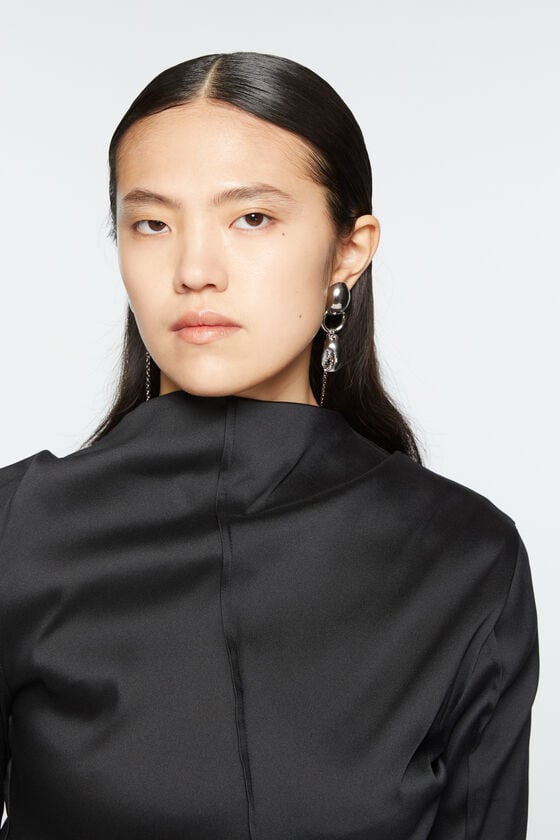 Acne Studios Ketten-Ohrringe Laufsteg-Show Bestseller
