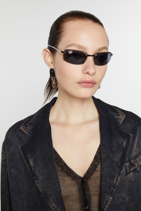 Acne Studios Kettenschloss-Ohrring Riesige Ersparnisse