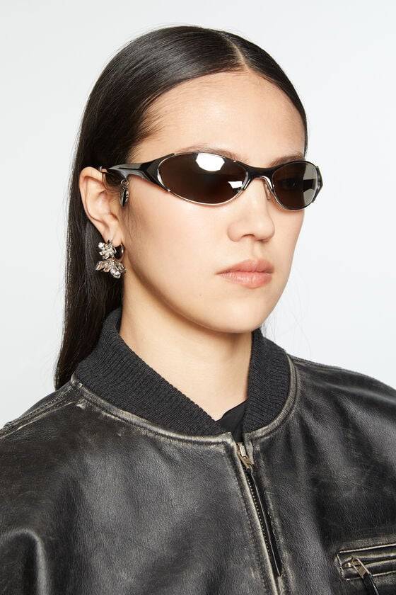 Acne Studios Blumen-Creolen Tiefpreis