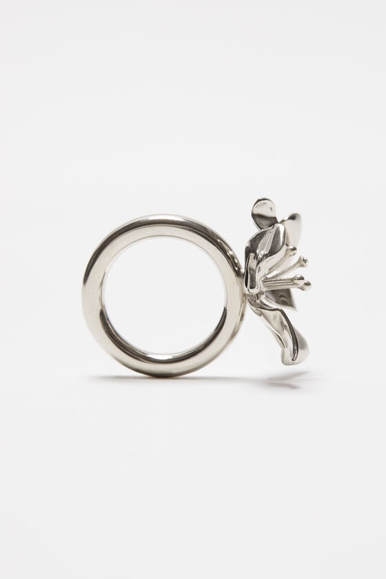 Acne Studios Ring mit Blume Super Sparpreis