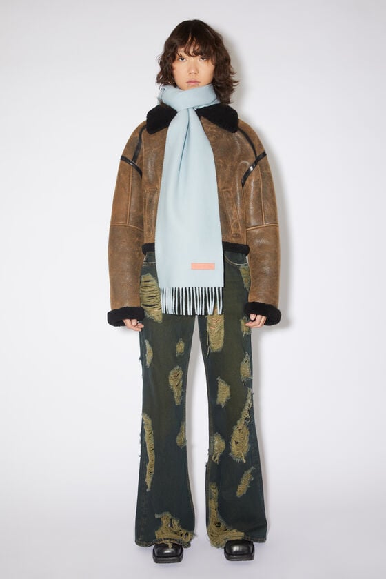Acne Studios Wollschal mit Label in Rosa – Schmal Sonderangebot der Fabrik