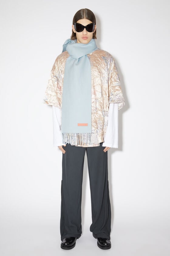 Acne Studios Wollschal mit Label in Rosa – Schmal Sonderangebot der Fabrik