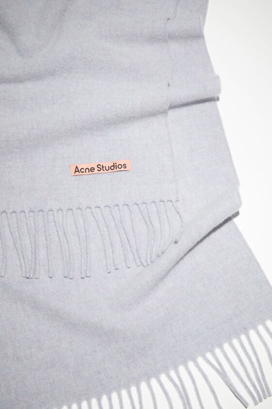 Acne Studios Schmaler Fransen-Schal aus Wolle Bis zu 55% Rabatt