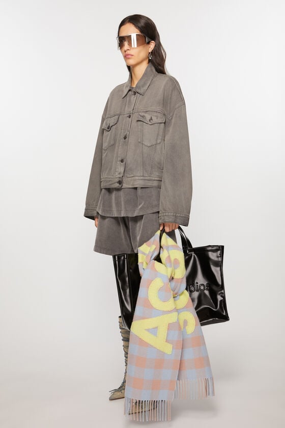 Acne Studios Karierter Schal mit Logo 50% Rabatt mit kostenlosem Versand