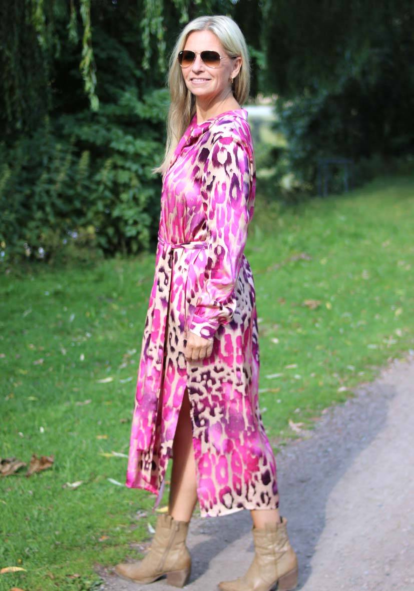 Miss Goodlife Dress Pink Leo Midi Günstiger Verkauf