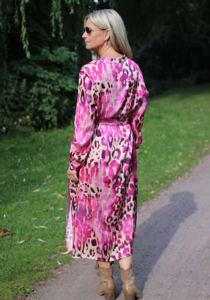 Miss Goodlife Dress Pink Leo Midi Günstiger Verkauf
