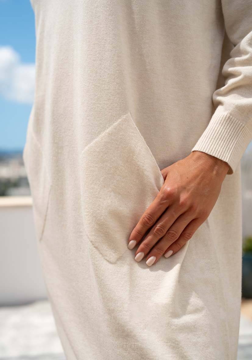 Miss Goodlife Dress Knitted V-Neck with pockets – creme Osterangebot