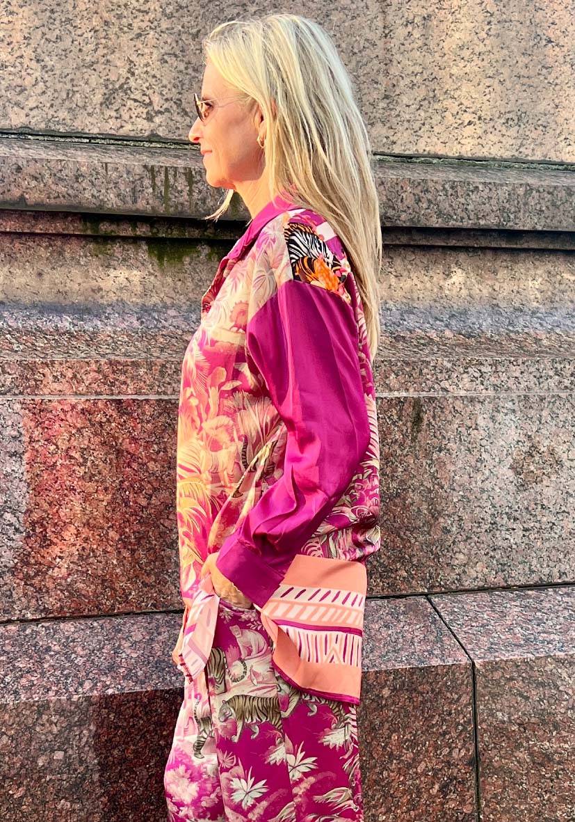 Miss Goodlife Blouse Tiger in the jungle – berry Kauf eins, bekomm eins gratis