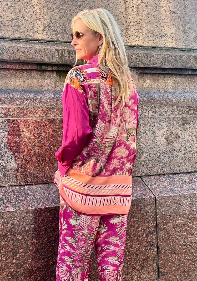 Miss Goodlife Blouse Tiger in the jungle – berry Kauf eins, bekomm eins gratis