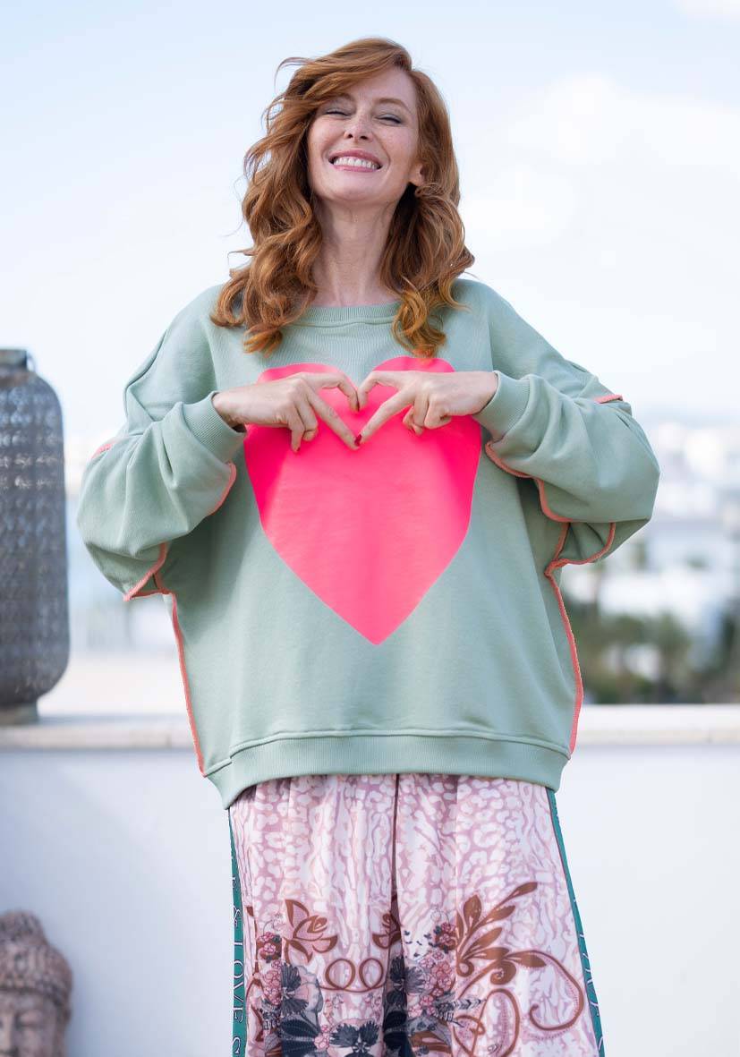 Miss Goodlife Roundneck Big Heart – almond Black Friday