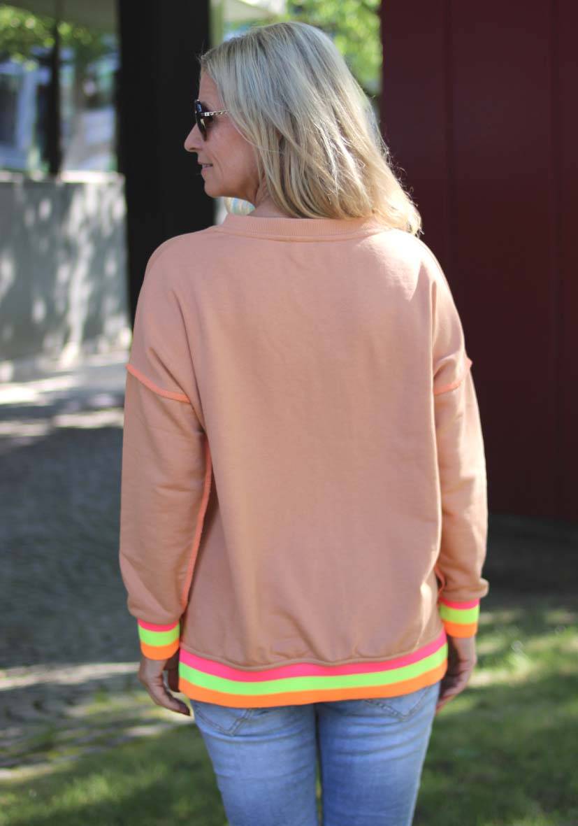 Miss Goodlife V-Neck Crème de la Crème Strass – puder Online Outlet