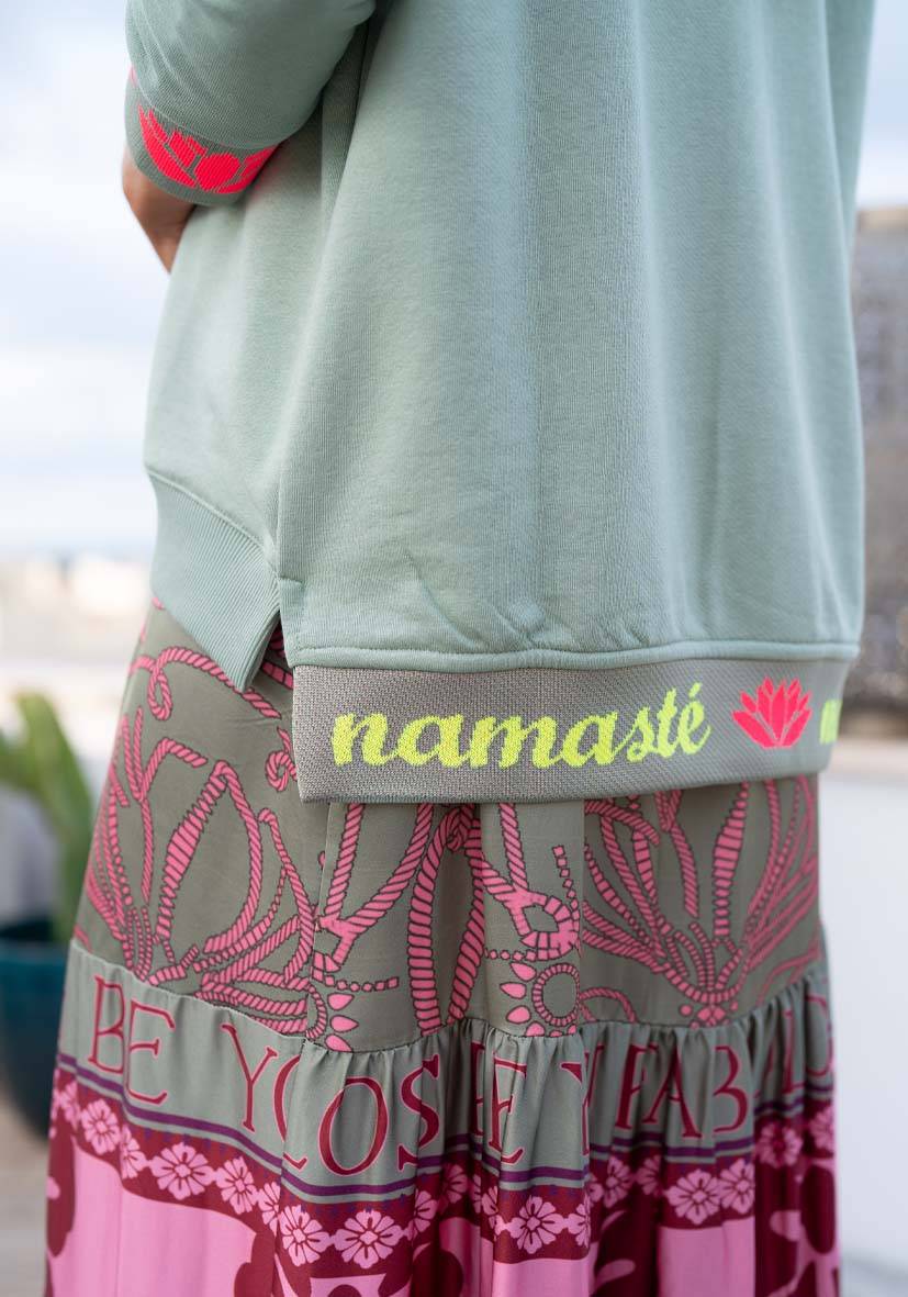 Miss Goodlife V-Neck Namasté – almond Im Verkauf