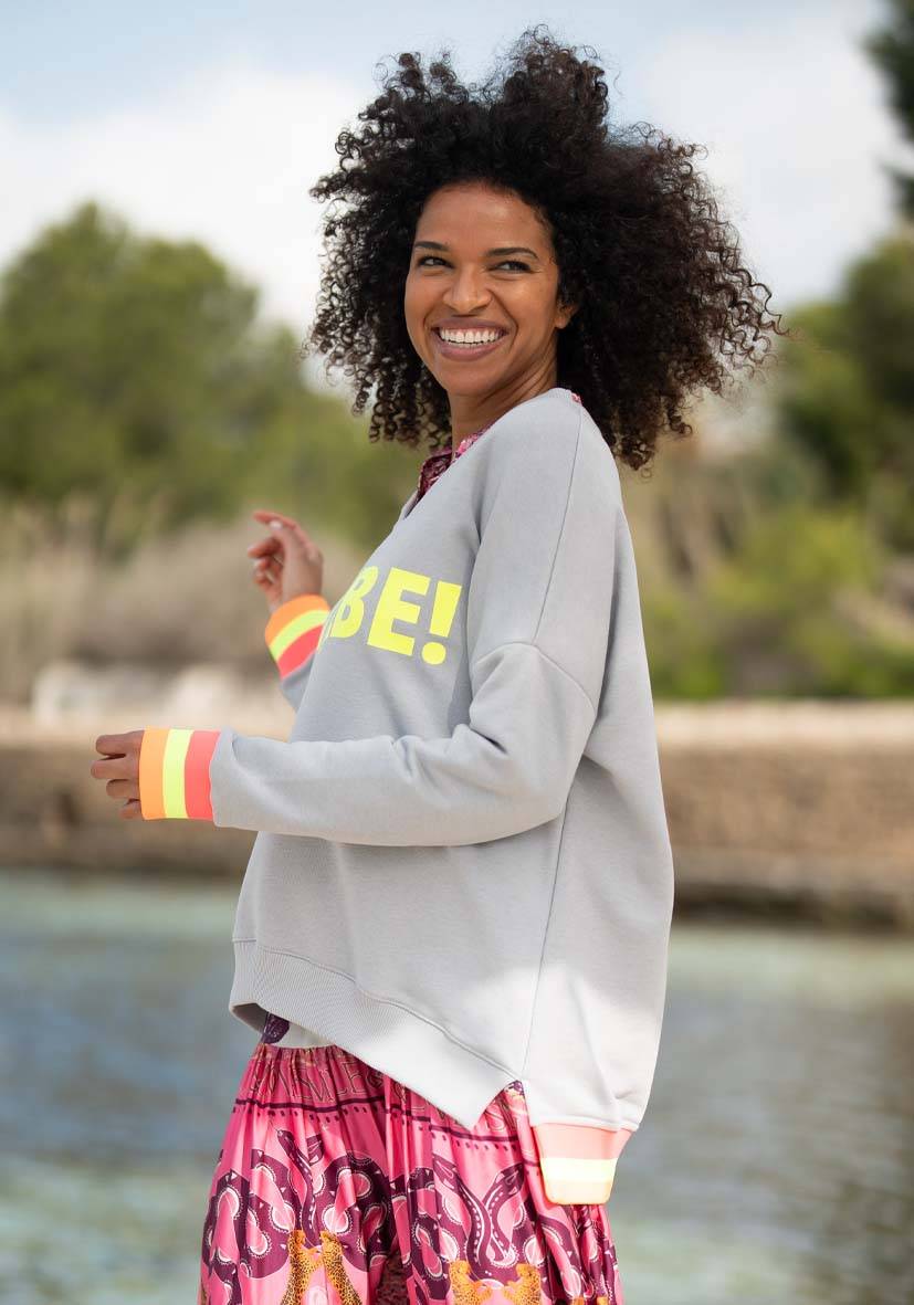 Miss Goodlife V-Neck L(i)ebe – grey Verkauf