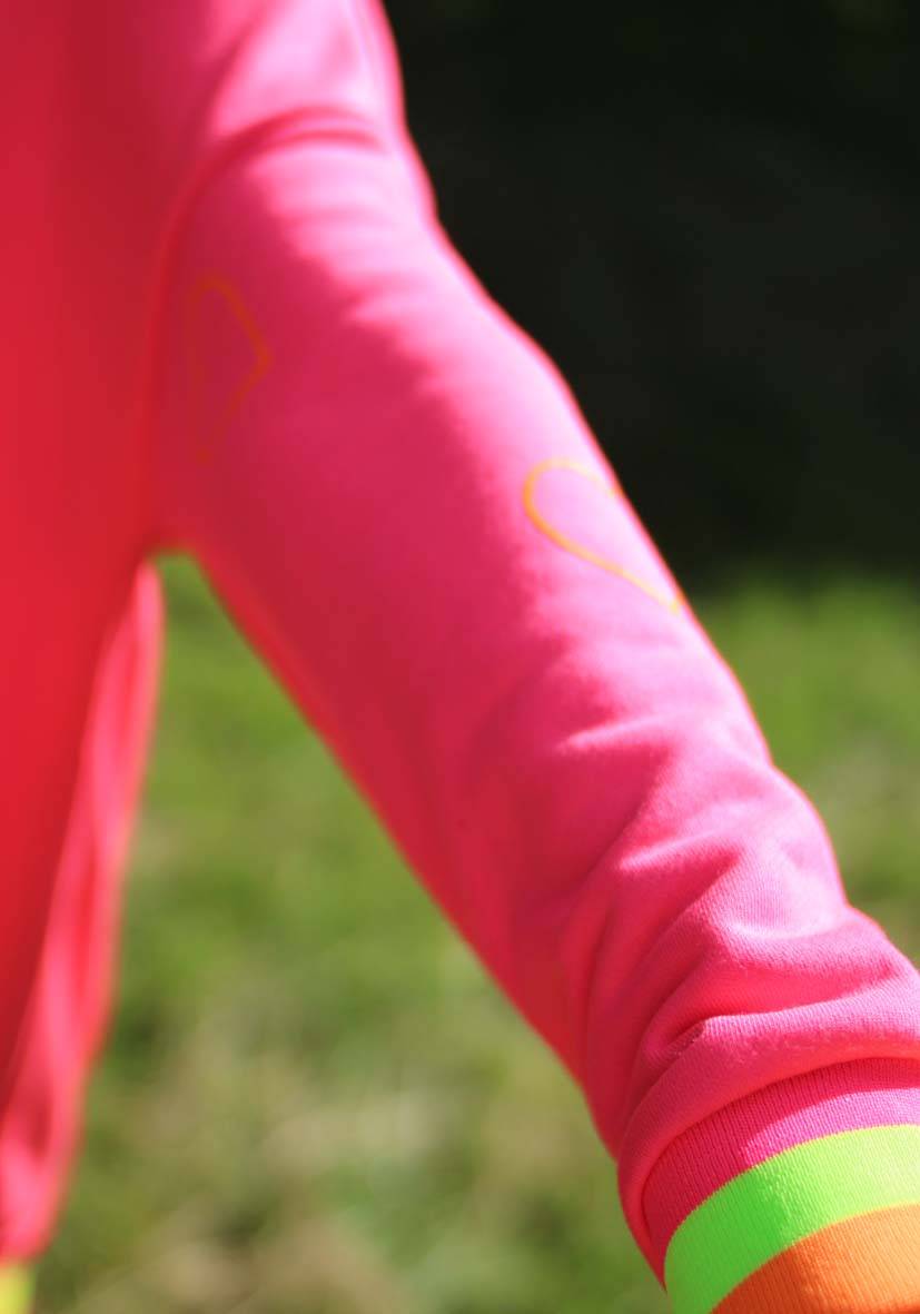 Miss Goodlife V-Neck L(i)ebe Hearts – neonpink Saisonschlussverkauf