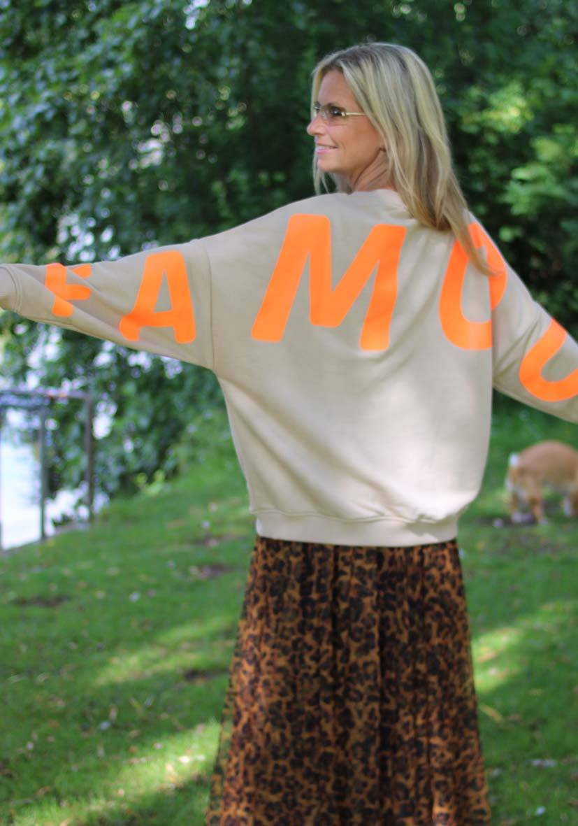 Miss Goodlife Roundneck Famous Heartface Strass – sand Osterangebot
