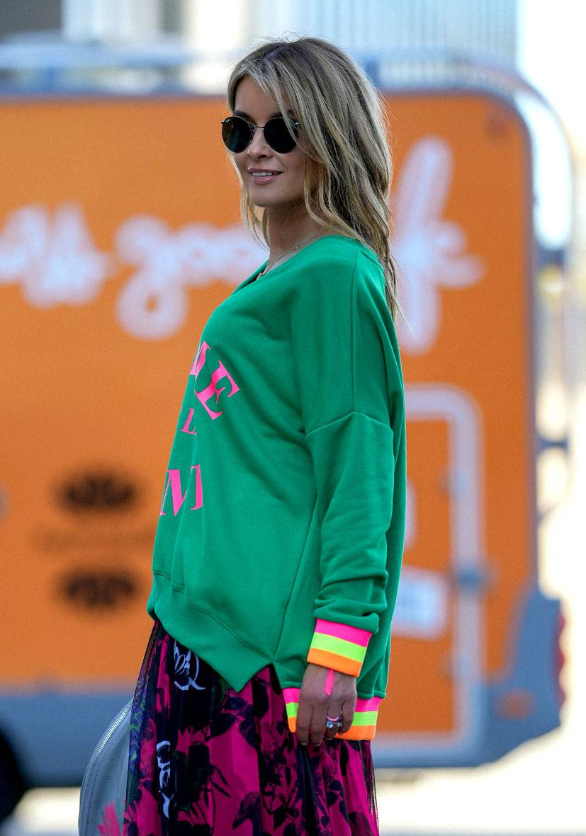 Miss Goodlife V-Neck Crème de la Crème – green/neonpink Tiefpreis