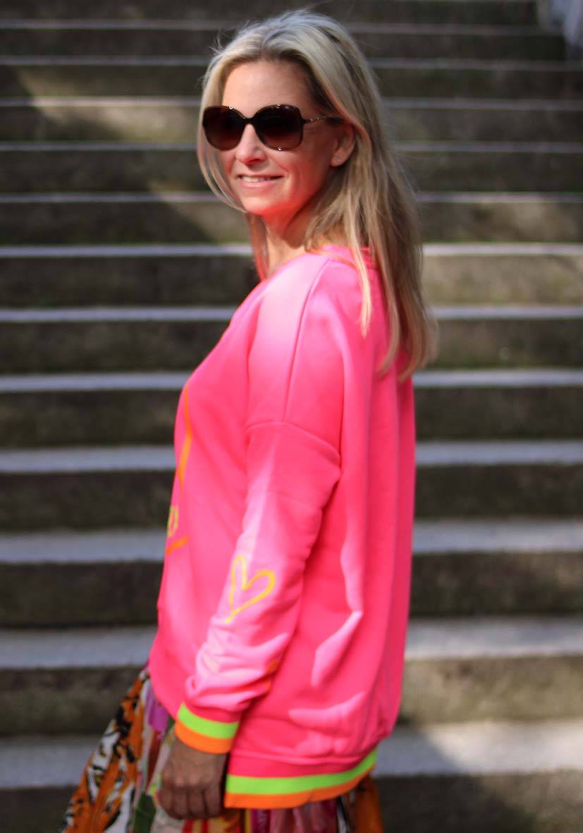 Miss Goodlife V-Neck Smile Ibiza – neonpink Kostenlose Rückgabe