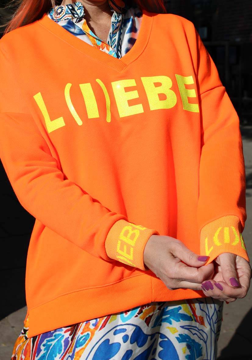 Miss Goodlife V-Neck L(i)ebe Glitter – neonorange Letzte 2 Tage