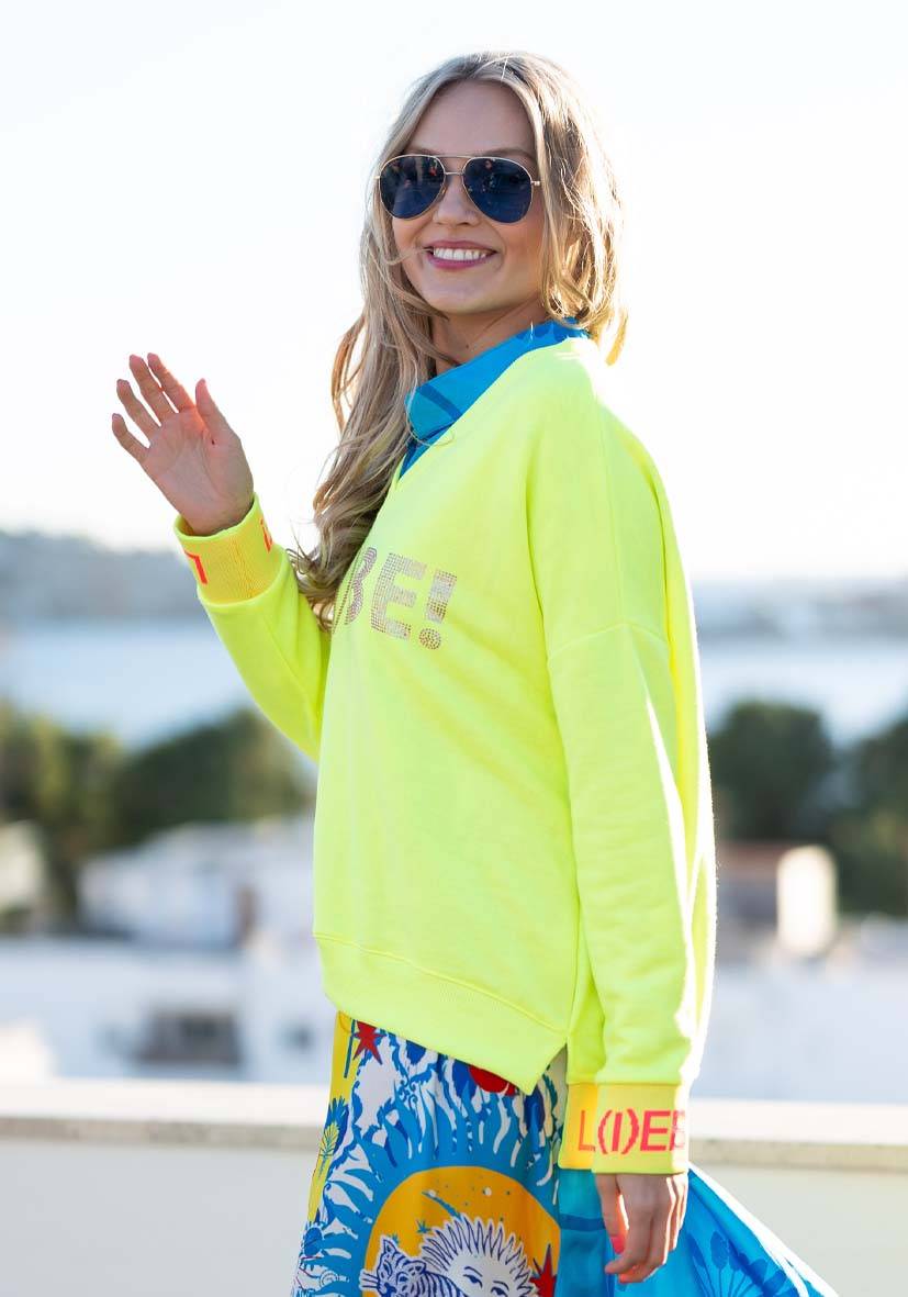 Miss Goodlife V-Neck L(i)ebe Strass – neonyellow/rose Nur für heute