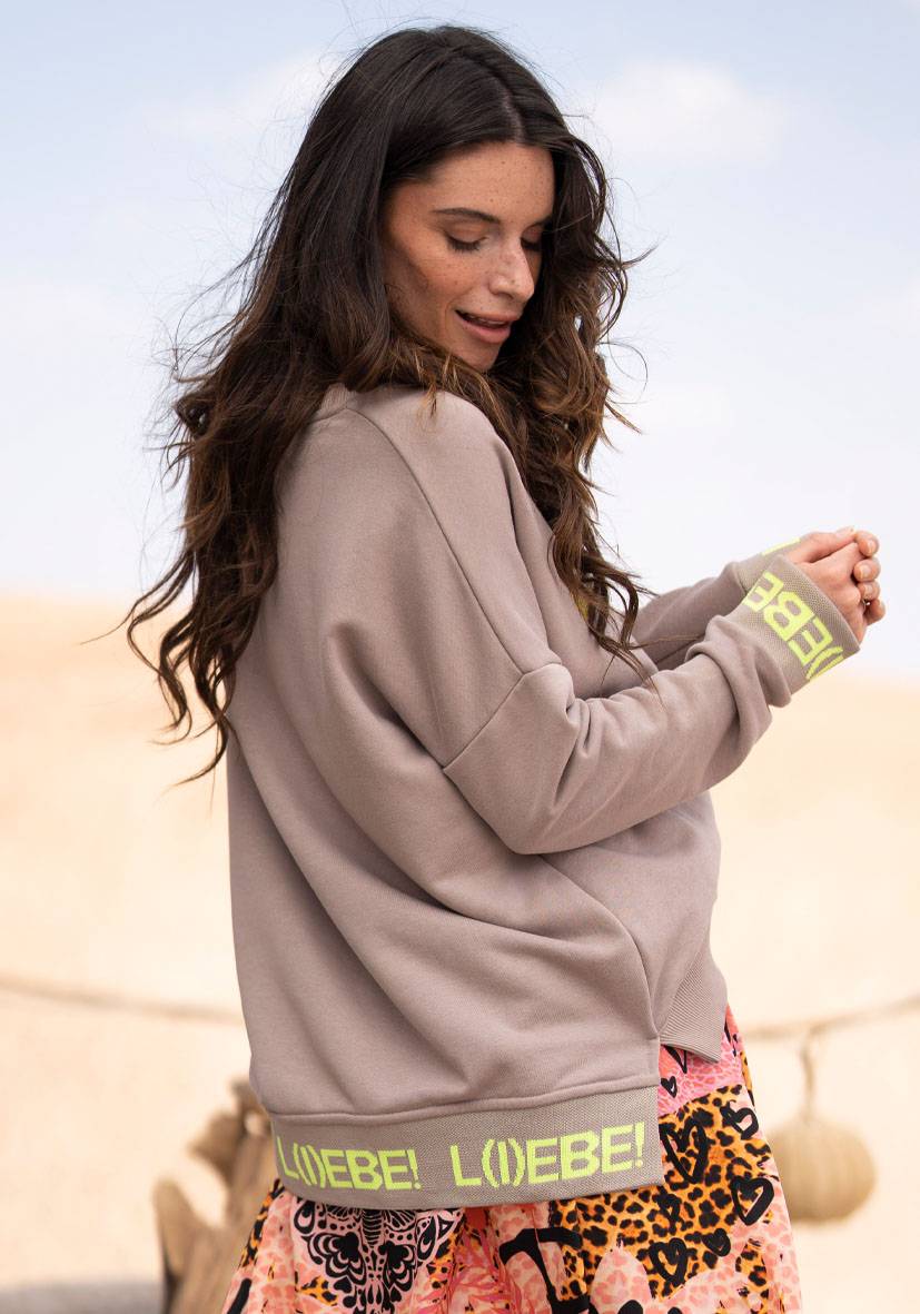 Miss Goodlife V-Neck L(i)ebe Strass – sand/neonyellow Sonderangebot der Fabrik