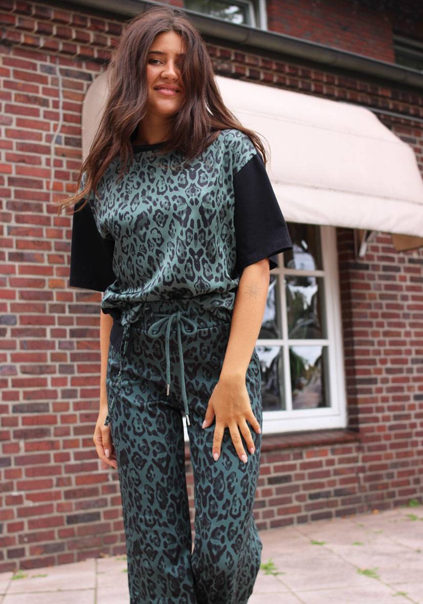 Miss Goodlife Wide Leg Pants Leo – green Lagerräumung
