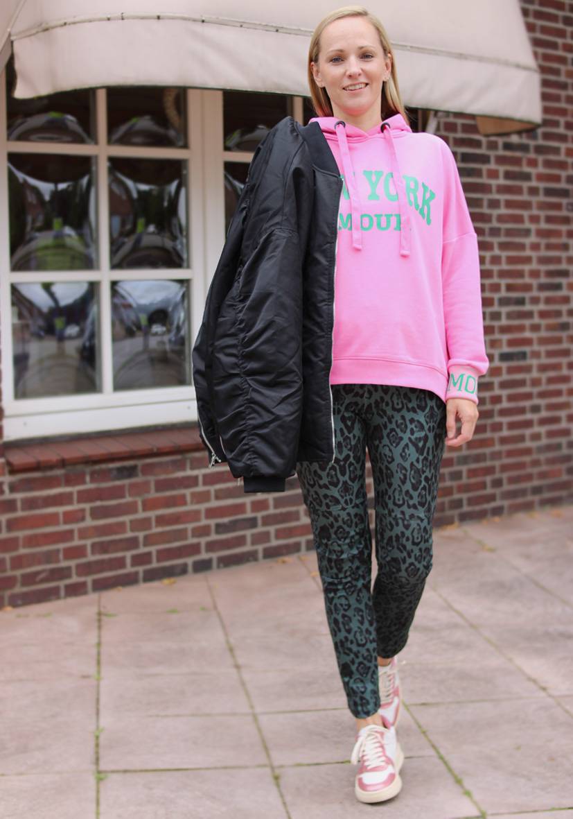 Miss Goodlife Jog-Pants Fancy Leo – green Top Angebot