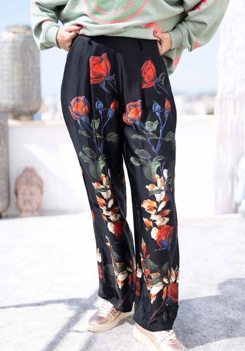 Miss Goodlife Pants Roses – black Kauf eins, bekomm eins gratis