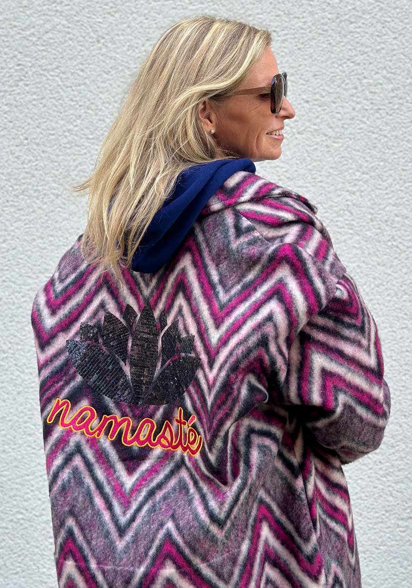Miss Goodlife Mantel Namasté Zig Zag – black/berry/sand Riesige Rabatte