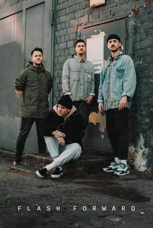 EMP "Renegade (inkl. signiertem Lyricsheet)" LP von Flash Forward Vierteljährliche Förderung