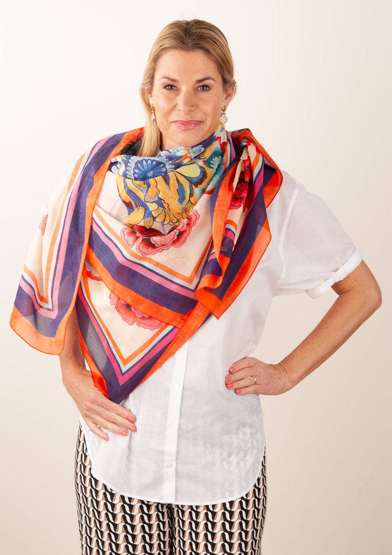Grace Viereckstuch „Blumen“ Multicolor im Angebot