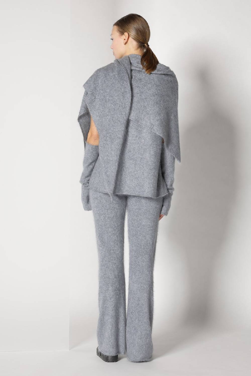 Sminfinity furry triangle scarf + furry A top + furry pants im Angebot