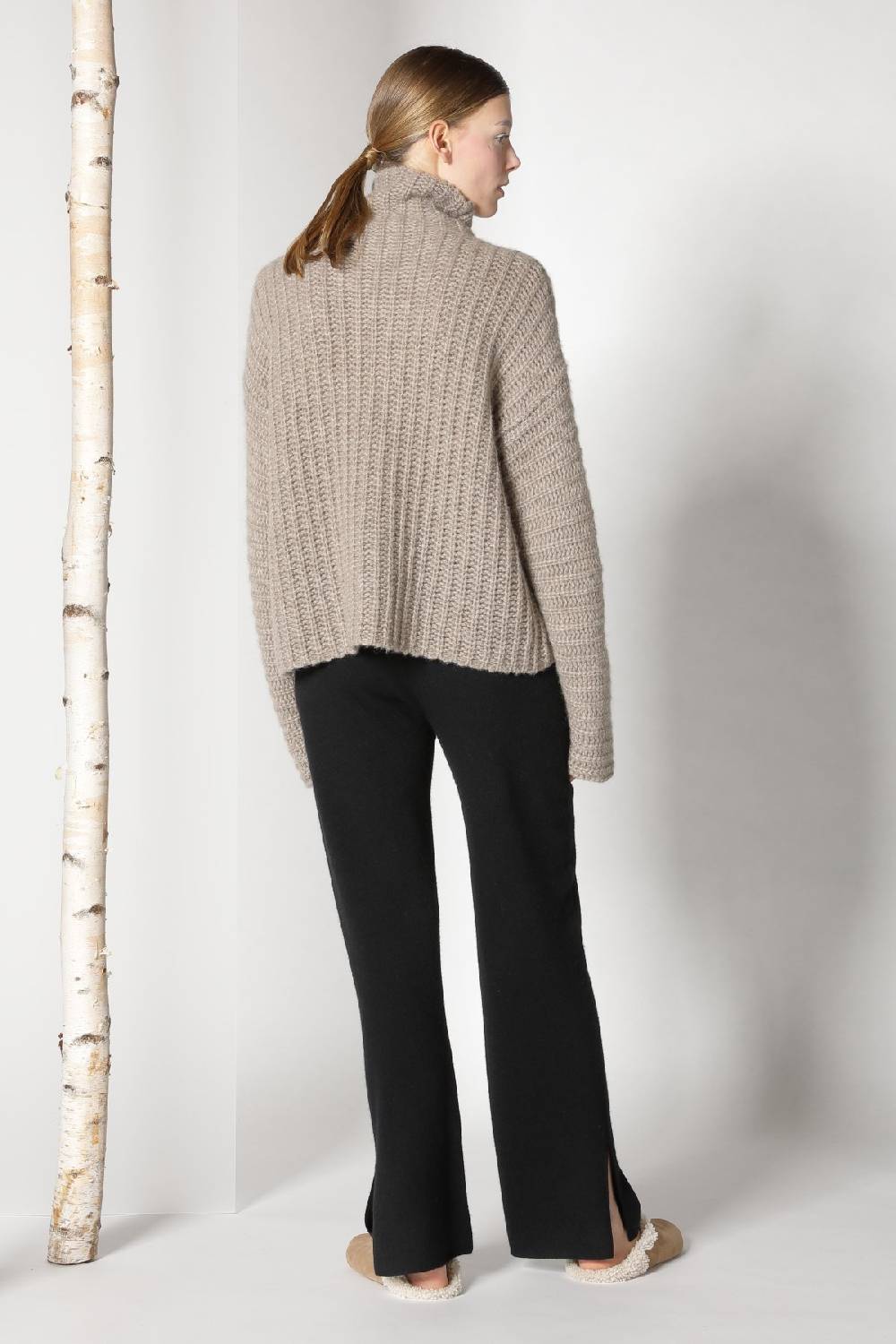 Sminfinity fluffy ribbed turtleneck jumper + pure slitted pants Großer Ausverkauf