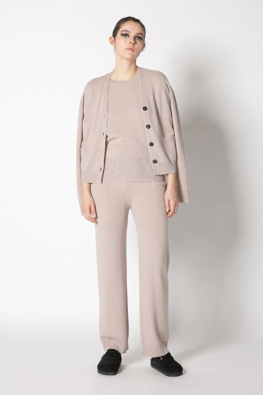 Sminfinity infinite cropped cardy + infinite crew T + infinite palazzo pants Speichern exportieren