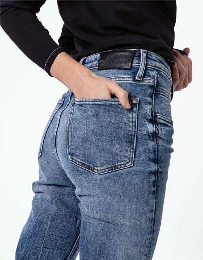 Tommy Hilfiger Jeans im Tapered Fit im Angebot